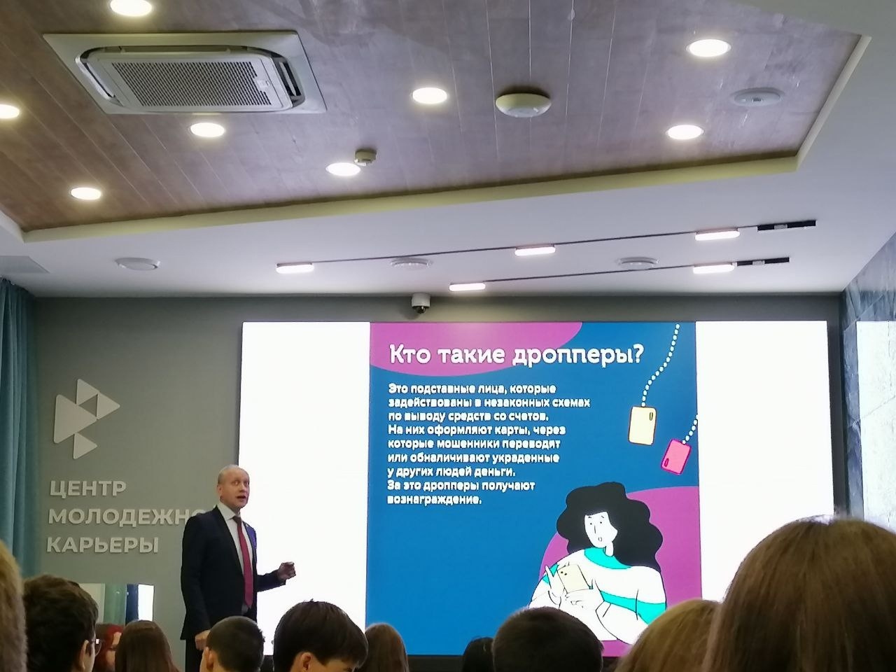 Работа госслужащего. Как решить настоящую социальную проблему.